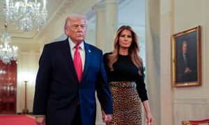 Trump się wycofuje. Tylko "źli ludzie". Pomogła Melania