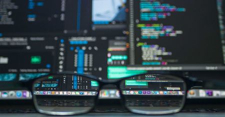Znany portal dla programistów sprzedany za prawie 2 miliardy dolarów