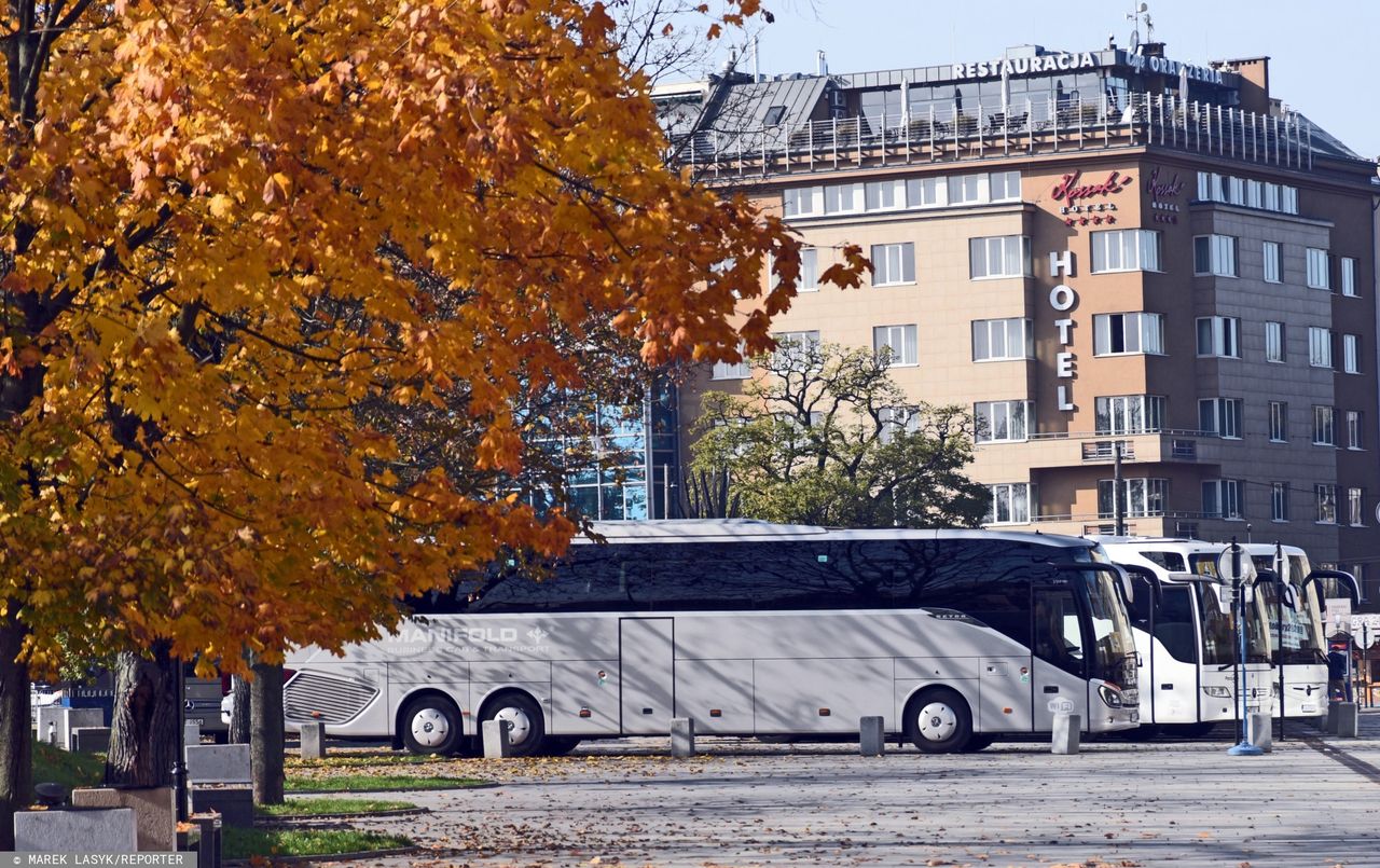 W autobusach firmy na wiosnę, ze względu na pandemię z 50 miejscami jeździło 25 osób.