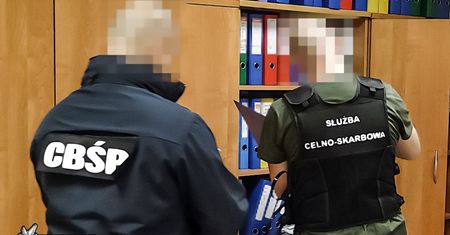 Fikcyjne faktury na 900 milionów i sieć firm-słupów. CBŚP rozbija międzynarodową mafię podatkową