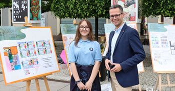 Kielecka młodzież oddała hołd Edmundowi Niziurskiemu. Zwycięzcy konkursu komiksowego wyłonieni w stulecie urodzin pisarza