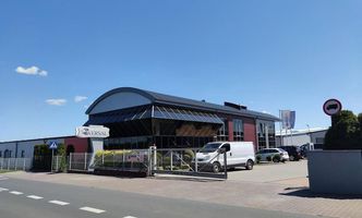 Koronawirus w Polsce. "Meblarskie" ognisko wciąż groźne, nie działa duży zakład, a nawet oddział sanepidu