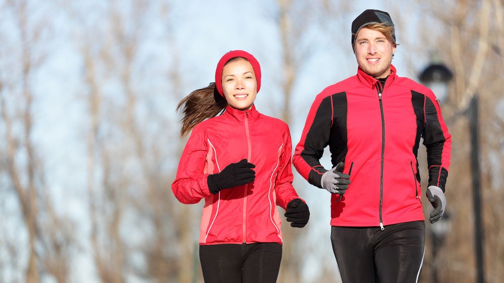 Bieganie w sezonie jesienno-zimowym. Dowiedz się więcej o twojej funkcyjnej odzieży