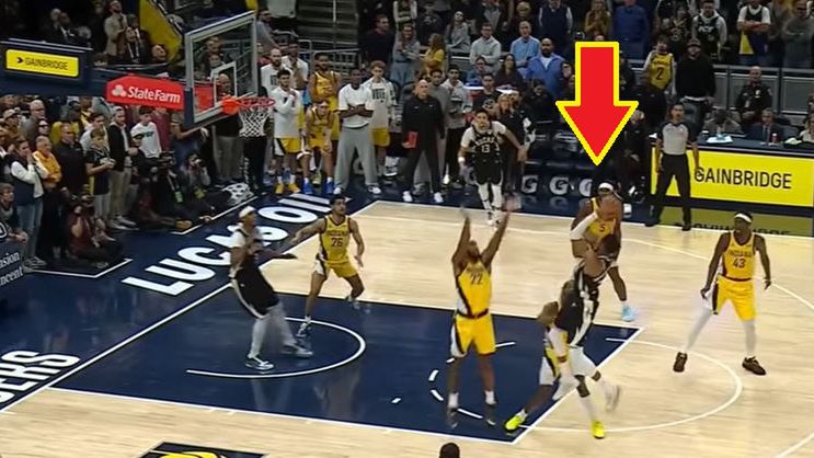 YouTube / YouTube NBA / Giannis Antetokounmpo rzucający na zwycięstwo