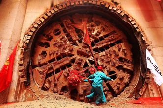 Metro w Warszawie. Drążą już tunel pod dnem Wisły