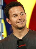 Mark Wahlberg płakał przez służące