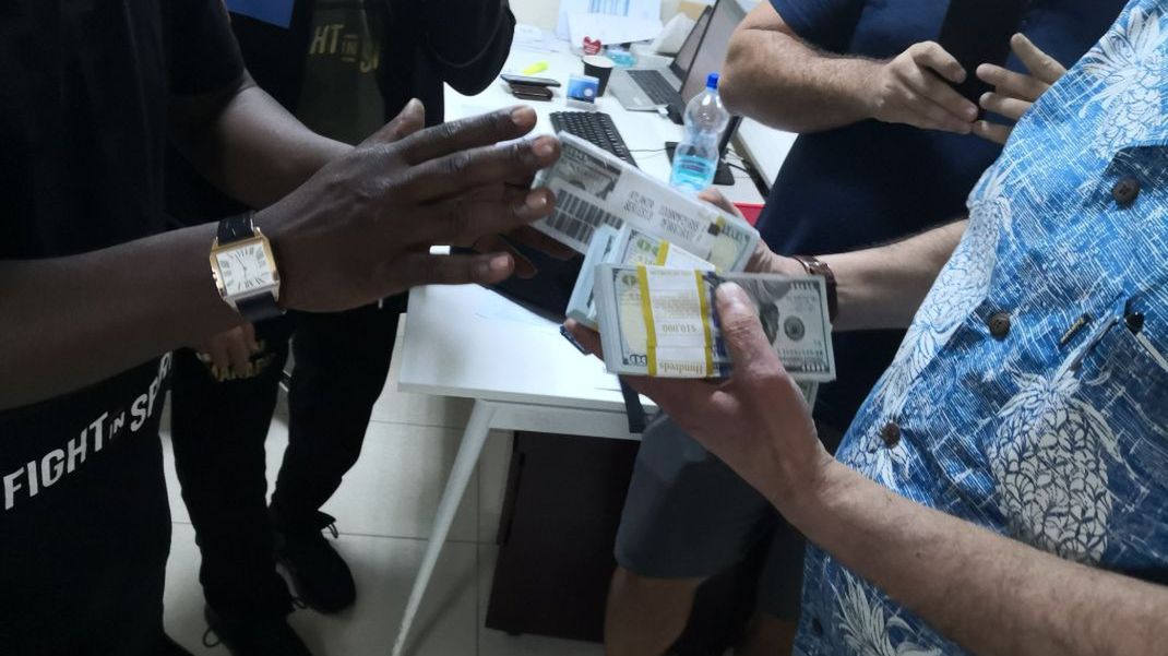 Twitter / Na zdjęciu: pieniądze za walkę Cieślak - Makabu