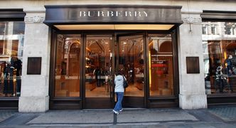 Tajemniczy inwestor chce przejąć producenta legendarnych płaszczy