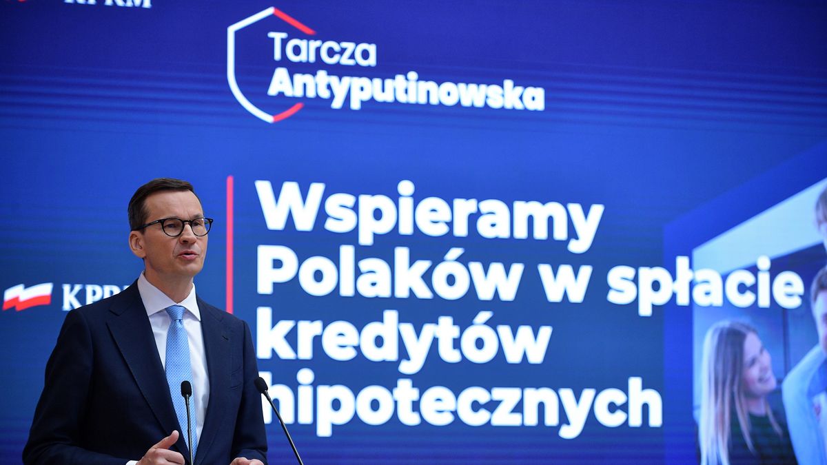 Warszawa, 10.05.2022. Premier Mateusz Morawiecki na konferencji prasowej w siedzibie Kancelarii Prezesa Rady Ministrów w Warszawie, 10 bm. Konferencja dot. m.in. pomocy państwa w spłacie kredytów hipotecznych. (aldg) PAP/Marcin Obara
