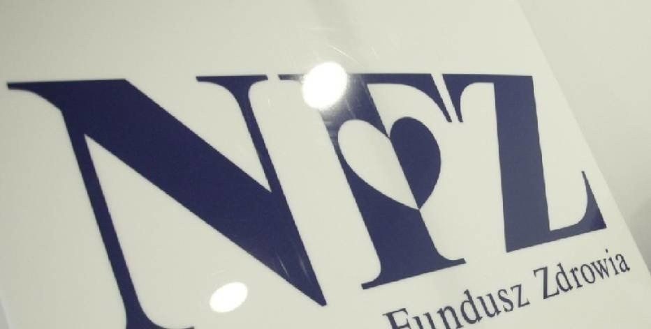 Rząd proponuje wielomiliardowe oszczędności w NFZ: limity świadczeń, cięcia programów i zmiany w płacach. Opozycja ostro reaguje