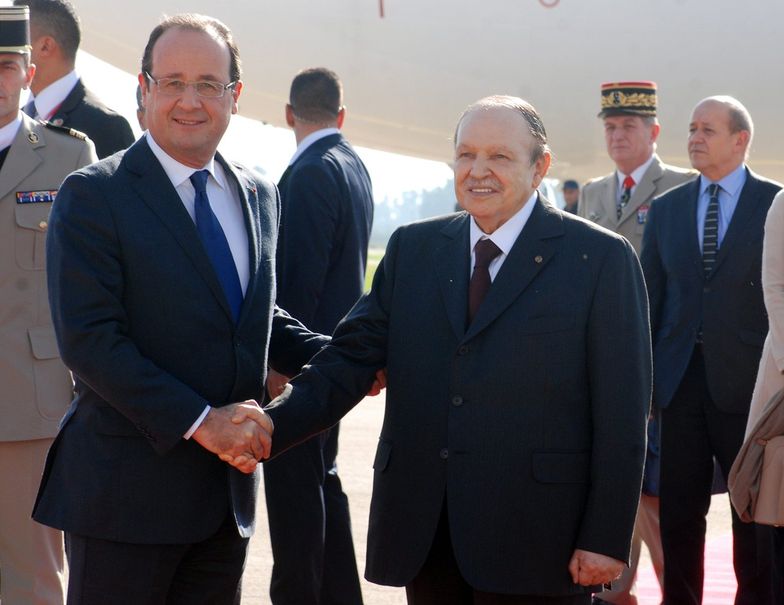 Prezydent Algierii Abdelaziz Bouteflika i prezydent Francji <br />Francois Hollande