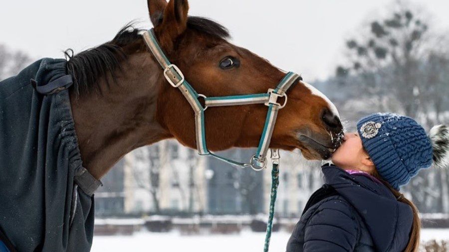 Córka Marty Kaczyńskiej uwielbia jeździć konno