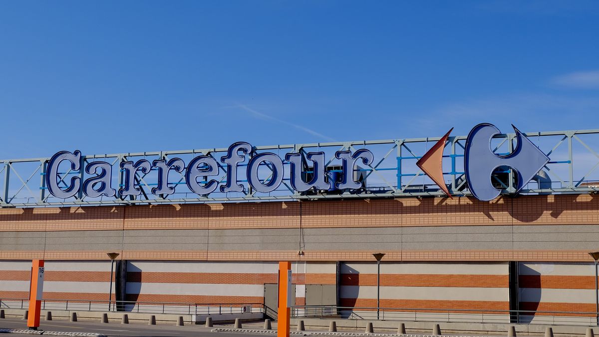 MARSEILLE, FRANCE - 2021/04/03: Logo of the Carrefour hypermarket. (Photo by Denis Thaust/SOPA Images/LightRocket via Getty Images)