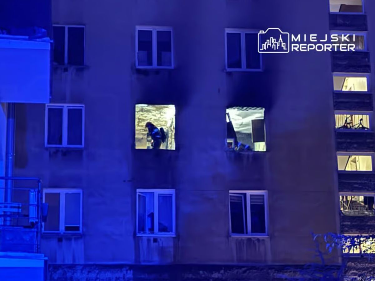 Zniszczone auta, pożar w mieszkaniu. Wybuch gazu w Warszawie