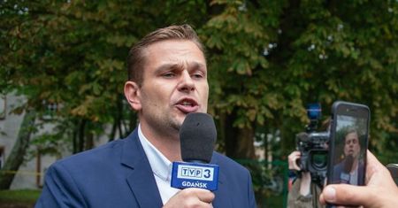 Zawieszony dziennikarz TVP wraca do pracy po awanturze w PKP!
