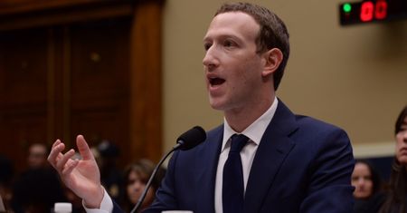 Afery nie przeszkodziły twórcy Facebooka. Majątek Zuckerberga stale rośnie