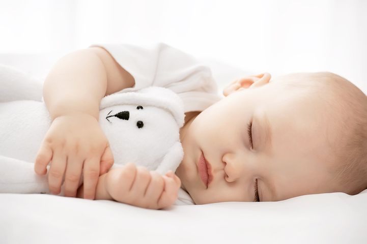 Rytm snu w życiu malucha, czyli dlaczego sen i rutyna są tak ważne