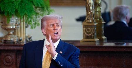 Sześć miesięcy prezydentury Trumpa: Między retoryką a rzeczywistością