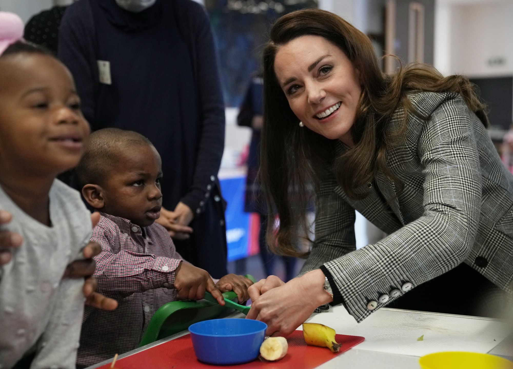 The Duchess Of Cambridge Visits PACTLONDON, ENGLAND - FEBRUARY 08: Catherine, Duchess of Cambridge interacts with children during a cooking workshop at PACT (Parents and Children Together) in Southwark on February 8, 2022 in London, England. The Duchess will meet volunteers and attendees of PACT Southwark's weekly MumSpace group, which provides a welcoming space for local parents to discuss relevant issues and work through any challenges they are facing. (Photo by Alastair Grant-WPA Pool/Getty Images)WPA Poolbestof, topix