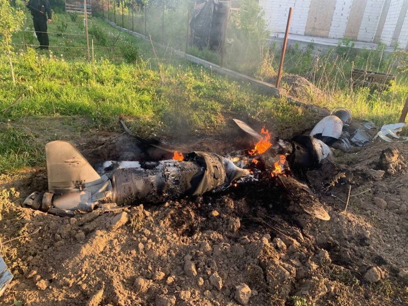 Уламки російської ракети, збитої силами ППО під час обстрілу Києва