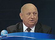 B. premier: politycy robią z nas głupków