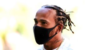 Lewis Hamilton zmienia nazwisko. Jego mama zabrała głos