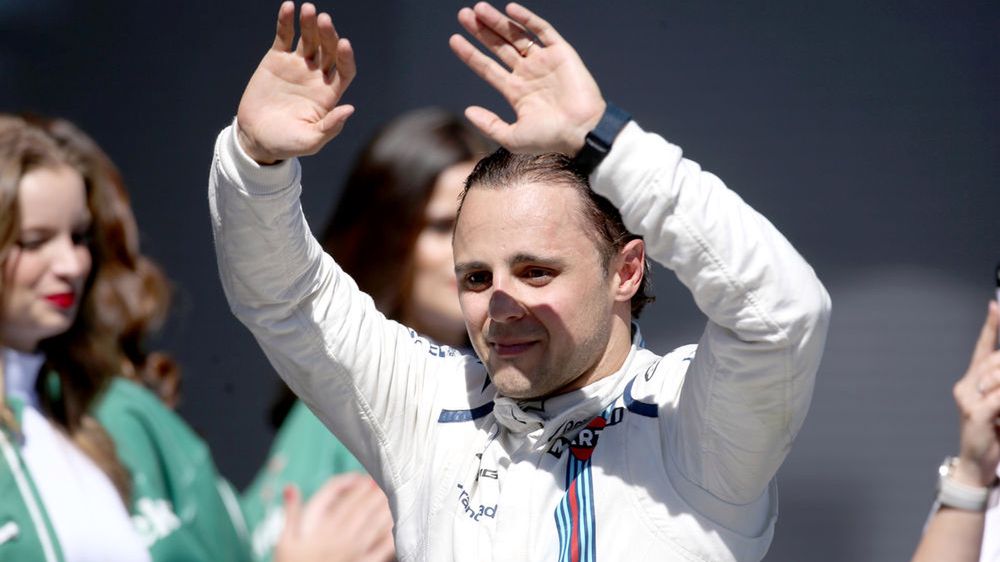Felipe Massa żegna się z fanami po GP Brazylii