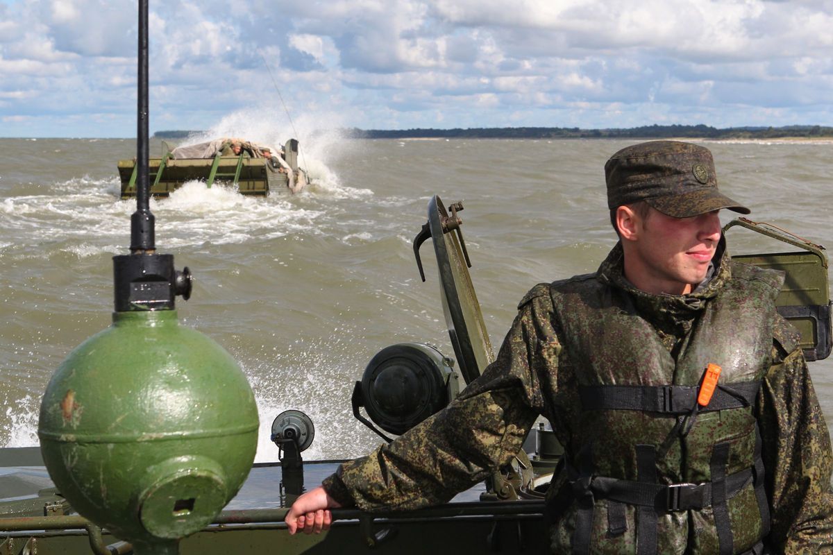 Rosjanie wysadzili desant na plażach Bałtyku. Manewry tuż przy polskiej granicy