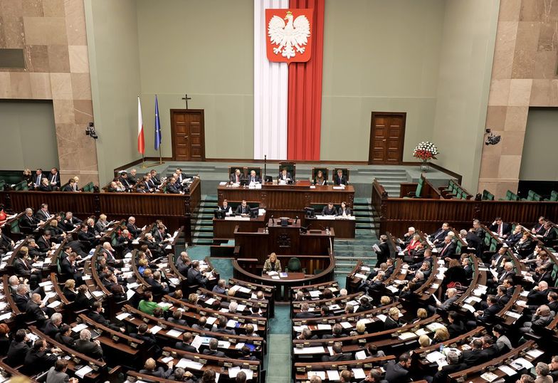 Ustawa chroniąca polskie spółki przed wrogim przejęciem przegłosowana w Sejmie. Listę ustali rząd