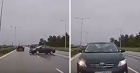 Toyota wpadła w poślizg na A4. Nagranie pokazuje czołowe zderzenie