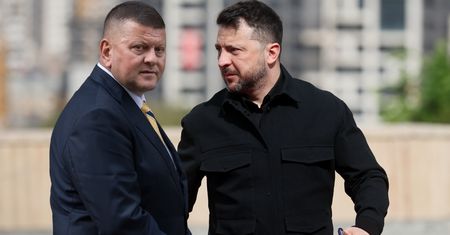 Zełenski i Załużny idą łeb w łeb. Nowy sondaż prezydencki w Ukrainie
