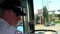 Kierowca autobusu zwolniony za używanie komórki podczas jazdy 1