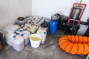Rozbili profesjonalne laboratorium Alfa-PVP. CBŚP zatrzymało dwóch 19-latków z Ukrainy