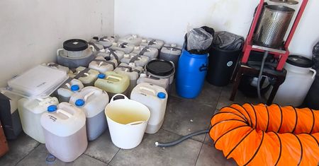 Rozbili profesjonalne laboratorium Alfa-PVP. CBŚP zatrzymało dwóch 19-latków z Ukrainy