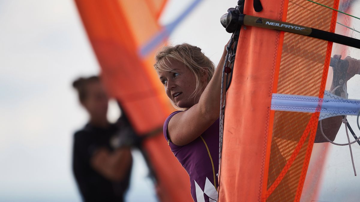 Maja Dziarnowska w windsurfingowej, olimpijskiej klasie RS:X