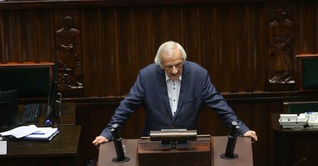 Projekty dot. aborcji i pomocy kobietom. Terlecki o "przyspieszeniu prac"