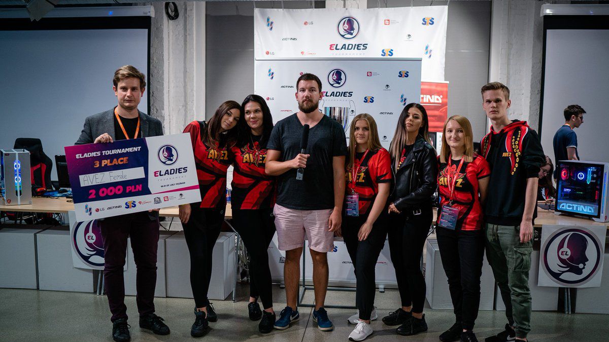 Twitter / eLadies Tournament / Na zdjęciu: AVEZ Female po zajęciu trzeciego miejsca na eLadies Tournament