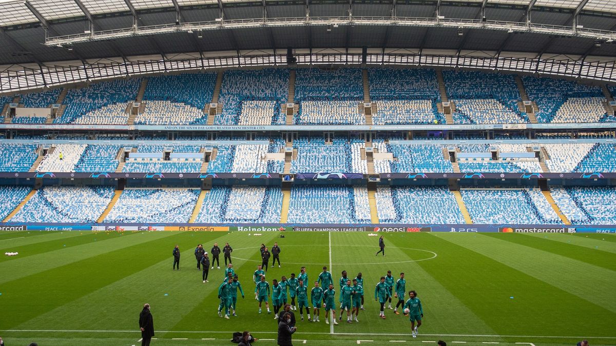 Zdjęcie okładkowe artykułu: PAP/EPA / PETER POWELL / Na zdjęciu: trening Realu Madryt na stadionie Manchesteru City