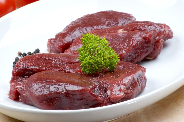 Surowy stek z emu (mięso ze skrzydła)