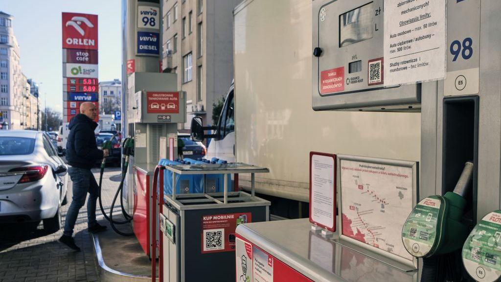 Impact on Polish Capital with War in Neighbouring Ukraine
A purchase limit notice on a fuel pump at a gas station operated by PKN Orlen SA in Warsaw, Poland, on Monday, Feb. 28, 2022. Polands prime minister warned that Russia may attempt to block the more than 300-mile border it shares with Ukraine, where tens of thousands of people have been fleeing the war. Photographer: Bartek Sadowski/Bloomberg via Getty Images
Bloomberg
polish, eco, european, emea, euro members, e.u., eu