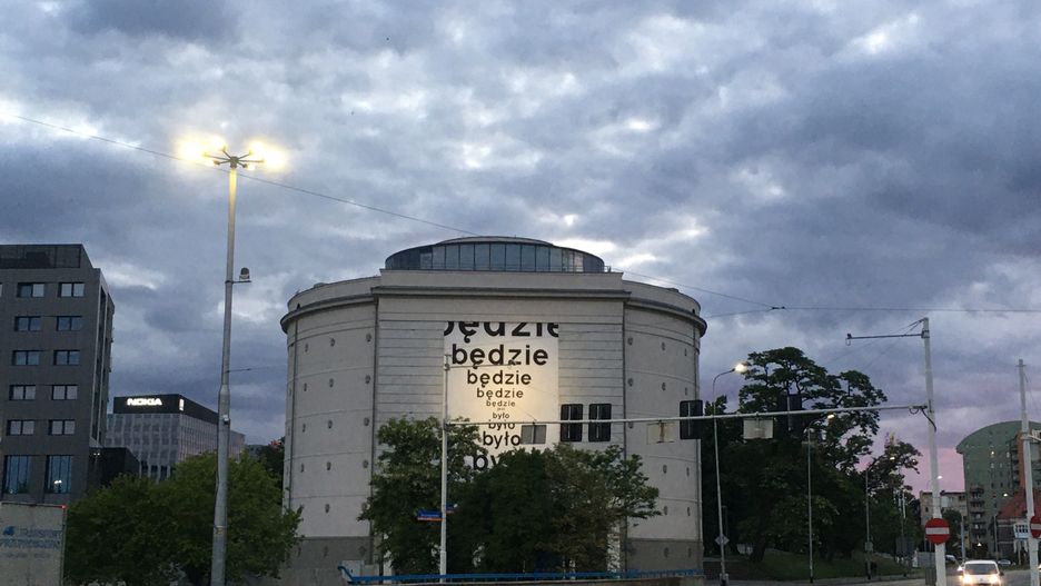 Wrocław. Najnowsza wystawa w schronie na placu Strzegomskim przyciąga wrocławian spragnionych kontaktu ze sztuką