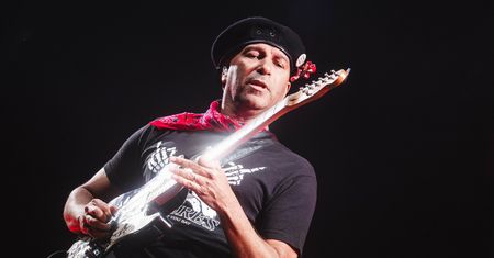 Tom Morello odwołuje koncerty. Wszystko przez 102-letnią mamę