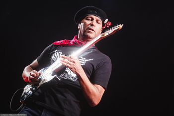 Tom Morello odwołuje koncerty. Wszystko przez 102-letnią mamę