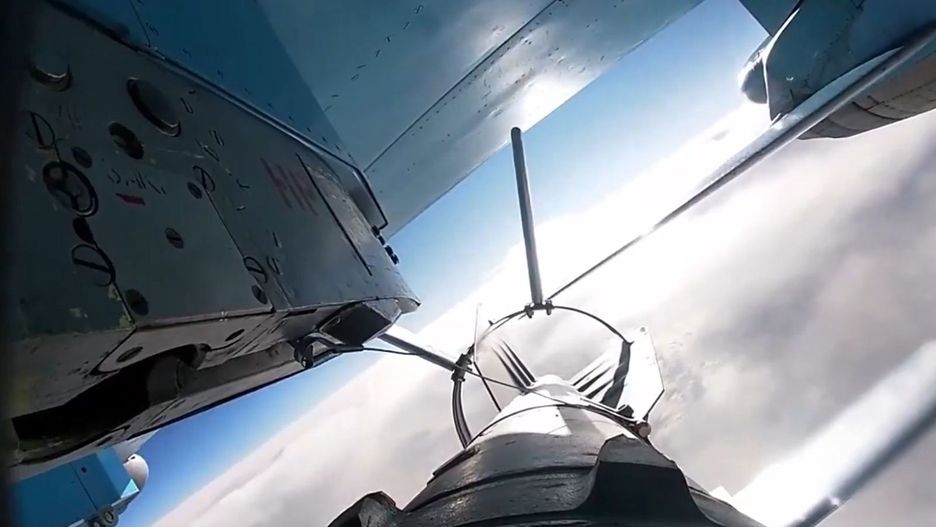 Bomba FAB-500 z UMPK pod rosyjskim Su-34 