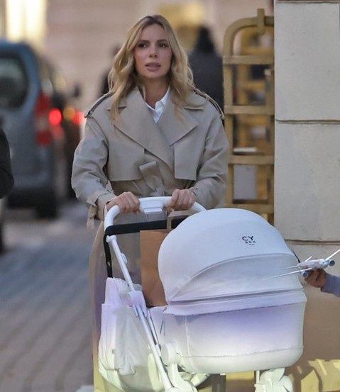 Izabela Janachowska "przyłapana" na mieście z nowo narodzonym synem