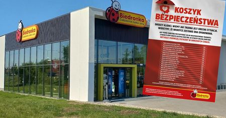 "Koszyk Bezpieczeństwa" w Biedronce. Sieć obniżyła ceny wielu produktów