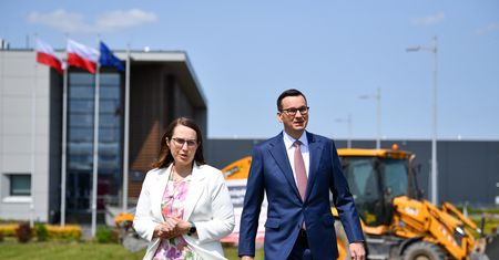 Hojna jak minister finansów. Gigantyczne kwoty na nagrody i premie