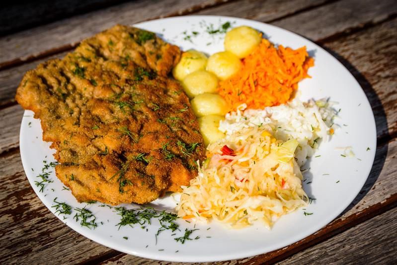 Moczę mięso przed smażeniem. Kotlety schabowe wychodzą mięciutkie i kruche