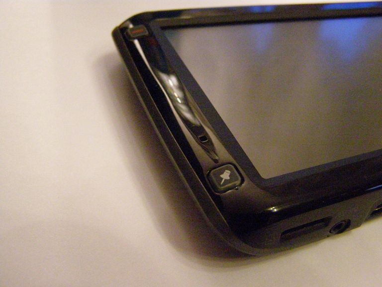 Przycisk z symbolem pineski pozwala szybko zapisać pozycję