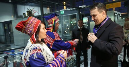 Podróże posłów. PiS chce zobaczyć dokumenty o wyjazdach Sikorskiego
